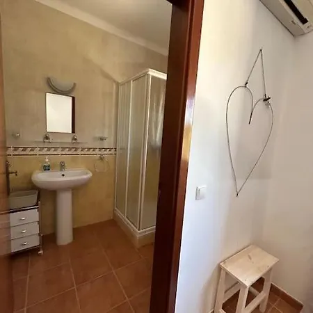 Casa Lina - With Garden And Pool By Lisbeyond Vakantiehuis *